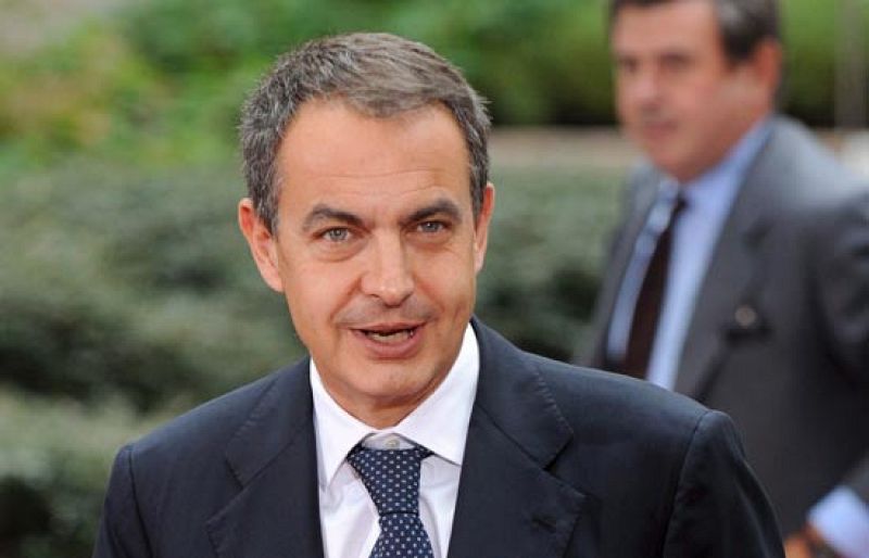 El presidente del Gobierno, José Luis Rodríguez Zapatero, rechaza la propuesta de la CNE de subir un 31% el recibo de la luz (07/11/08).