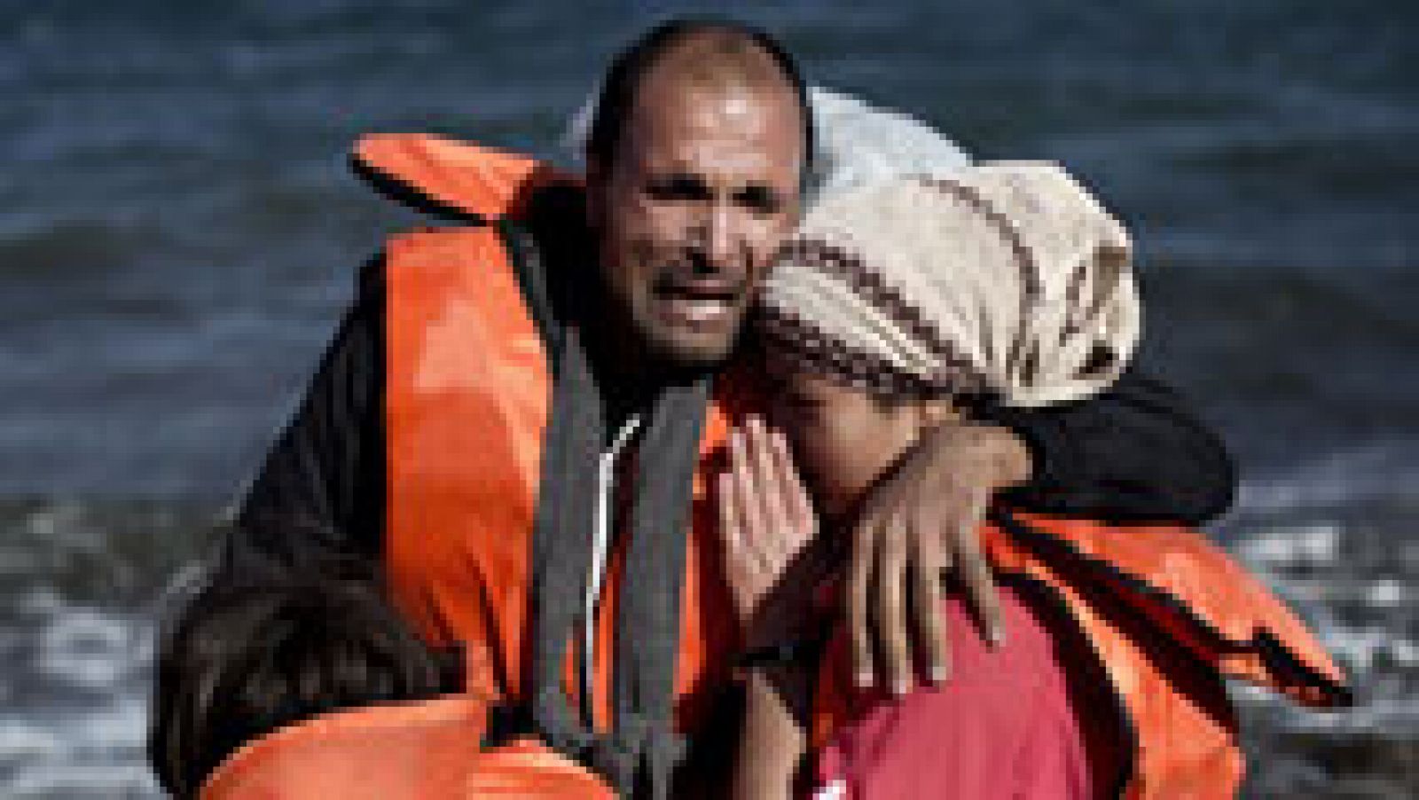 Telediario 1: Decenas de desparecidos al hundirse una barcaza de refugiados frente a la costa griega | RTVE Play
