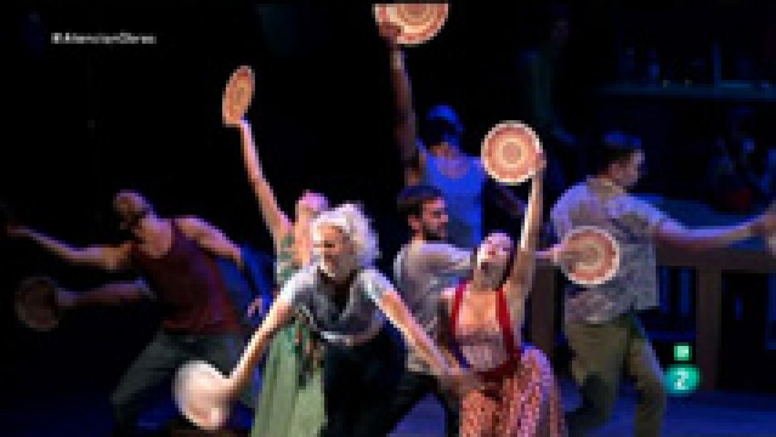 "Cuisine et confessions", de la compañía 'Les sept doigts de la main', mezcla la plasticidad de danza con el virtuosismo físico de la acrobacia