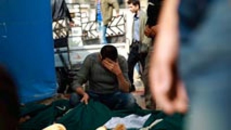Al menos 40 muertos en un bombardeo del Ejército sirio contra un mercado cerca de Damasco