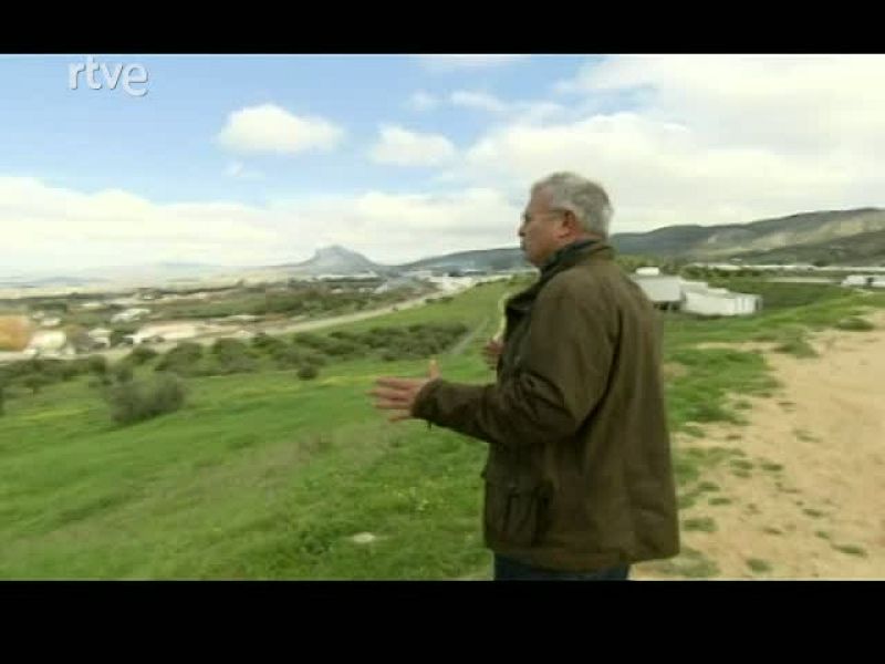  La Aventura del Saber. Serie documental. "El túnel del tiempo". Los Dólmenes de Antequera. Cueva de Menga