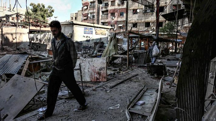 Telediario 1 - Al menos 40 muertos en un bombardeo en un mercado de Damasco