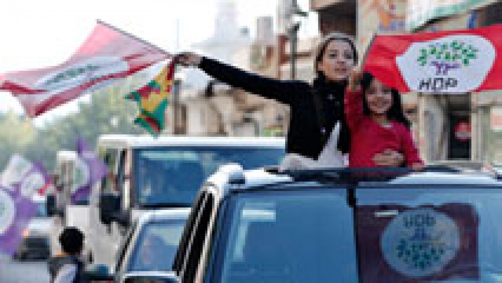 Telediario 1: Erdogan busca recuperar la mayoría absoluta en Turquía en las elecciones de este domingo | RTVE Play