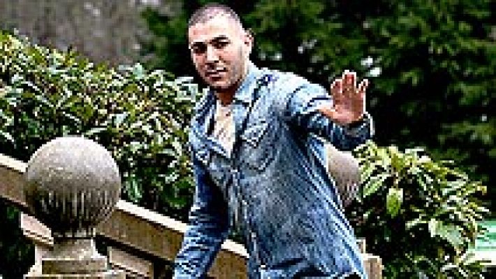 Telediario 1 - Benzema vuelve a ser interceptado por los agentes de tráfico