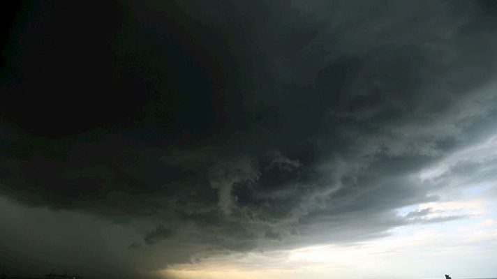 El tiempo - Lluvia en Canarias, Cádiz y Sistema Central, con viento en Galicia