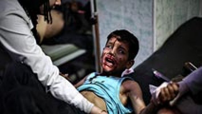 Telediario 1 - Dos bombardeos contra bastiones rebeldes en Siria matan a casi un centenar de personas