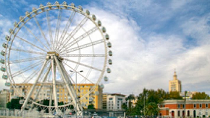 Los vecinos protestan por la noria del puerto de Málaga