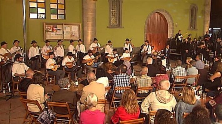 Tenderete - 01/11/2015  desde Vecindario con los grupos 'Bejeque', 'Jeita' y el guitarrista argentino Alberto Chahín.