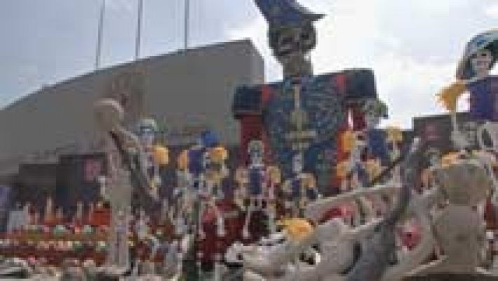 La 'mega ofrenda' reúne en México 140 altares en el Día de los Muertos 