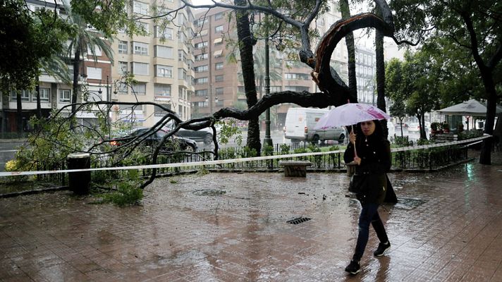 Telediario 1 - Aviso por fuertes lluvias y viento en Aragón, Cataluña y la zona de Levante
