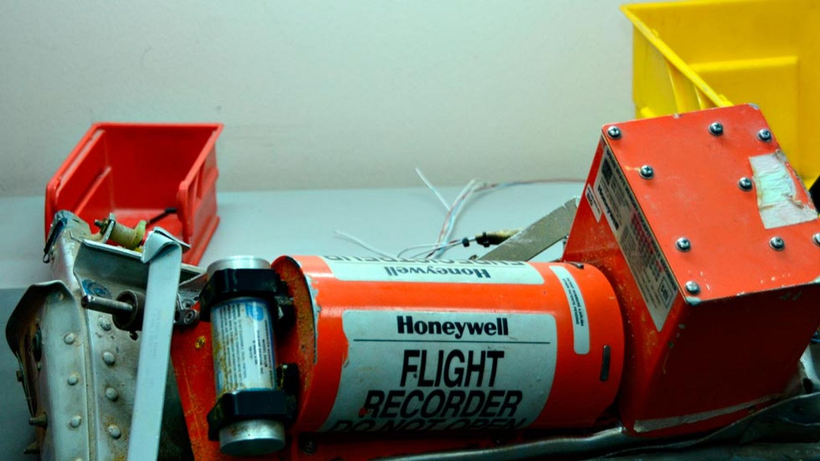 Los expertos analizan ya las cajas negras del avión ruso estrellado en Egipto