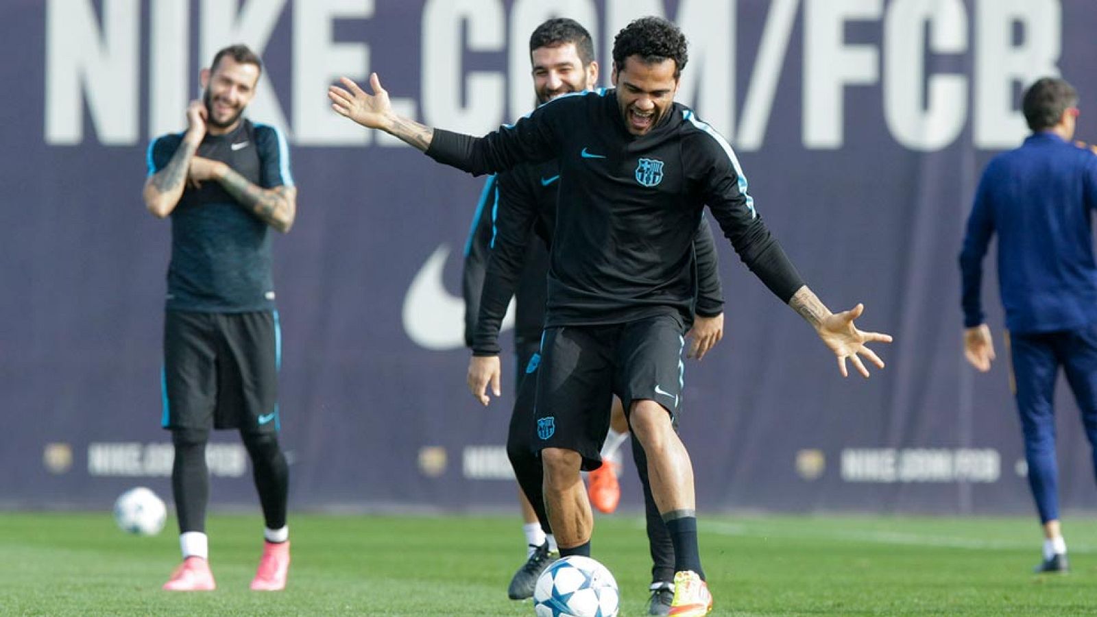 Sigue la polémica con las caretas de Halloween y los jugadores del Barça | Ver