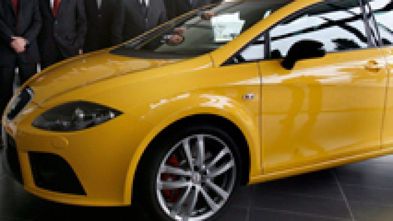 Telediario 1: VW revela emisiones irregulares de CO2 en 800.000 coches | RTVE Play