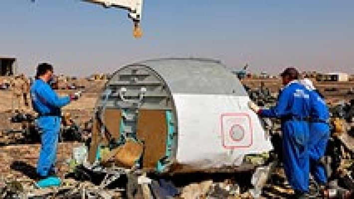 Telediario 1 - Reino Unido ha suspendido los vuelos desde Sharm el Sheij por temor a que el avión ruso cayera por un "artefacto explosivo"