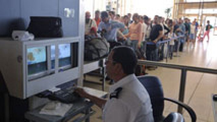 Telediario 1 - Los servicios secretos británicos creen que alguien introdujo una bomba en la bodega del avión ruso siniestrado