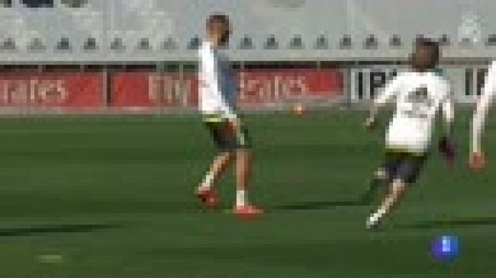 Benzema entrena con normalidad y Benítez debe decidir si juega en Sevilla