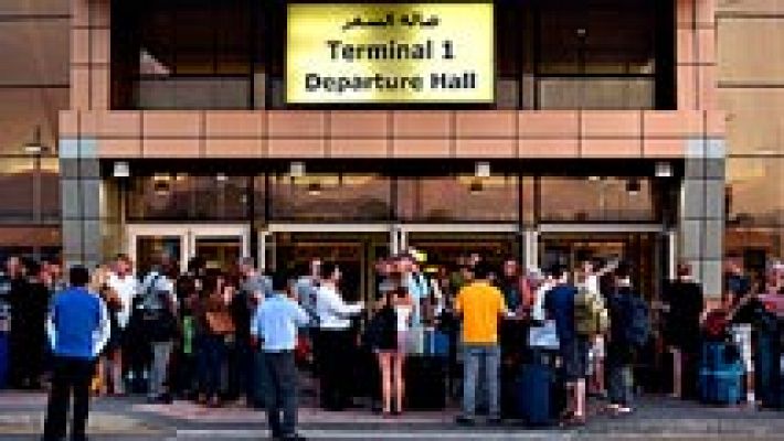 Miles de turistas británicos intentan regresar de Sharm el Sheij