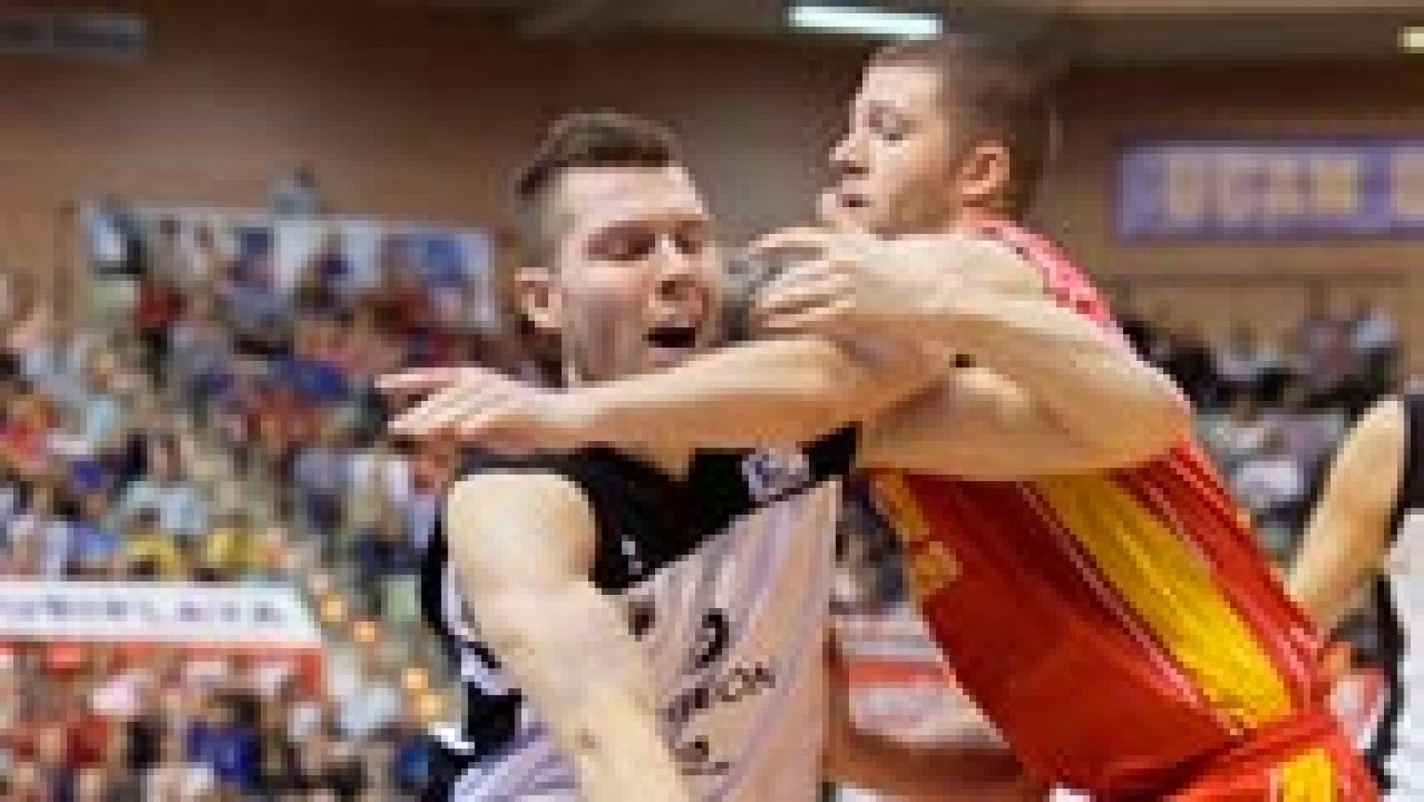 El UCAM Murcia-Dominion Bilbao Basket (98-68) fue un duelo igualado hasta el tercer cuarto cuando se rompió la igualdad en el Palacio de Deportes de Murcia. Los murcianos hicieron un tercer parcial (28-14) y un último (25-9) que destrozaron al conjunto vasco, que vio cómo la concentración que mantuvieron en la primera mitad se fue por la borda. Tanto Hervelle como James, máximos anotadores en la primera mitad, como Bertans, desaparecieron. Las asistencias del escolta a los pívots en la zona ya no llegaban. En cambio Antelo y Wood machacaron al rival con 18 y 15 puntos.