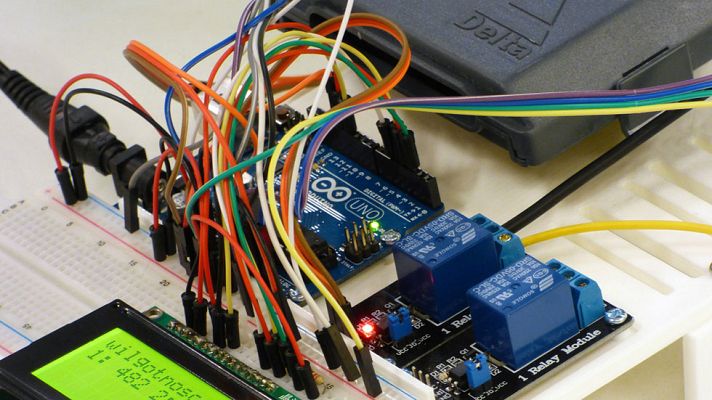 Telediario 1 - Físicos españoles crean el equivalente a un agujero de gusan