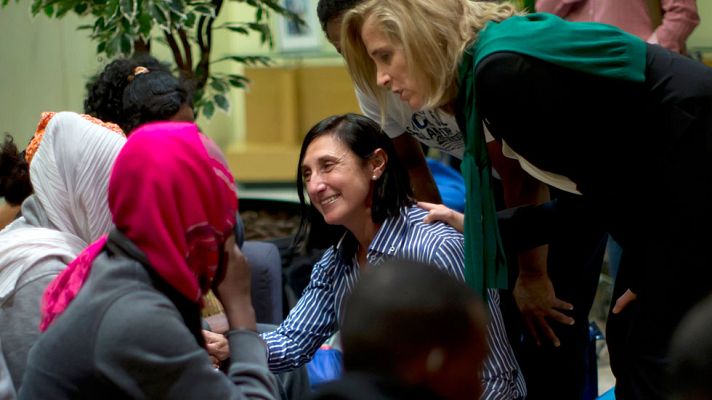 Telediario 1 - Los 11 eritreos y un sirio han solicitado asilo dentro del programa europeo de reubicación