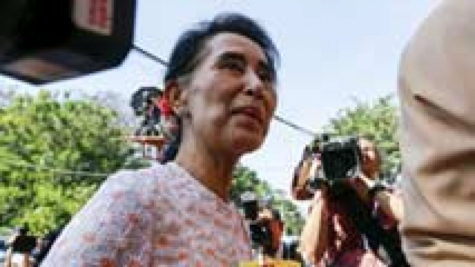 Telediario 1: El partido de Aung San Suu Kyi asegura haber ganado las elecciones en Birmania  | RTVE Play