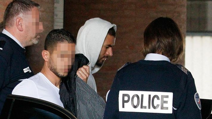 Telediario 1 - Benzema se querellará contra una emisora francesa por revelar una conversación con Valbuena