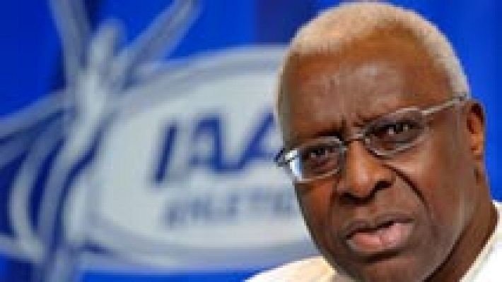Telediario 1 - El COI suspende a Lamine Diack como miembro honorario por la trama de dopaje ruso