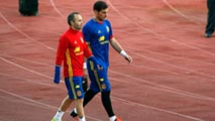 Telediario 1 - Iniesta e Isco se ausentan del primer entrenamiento