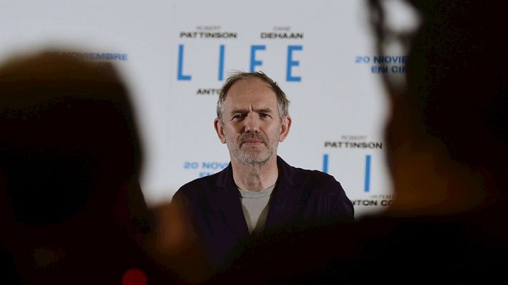 Telediario 1 - Anton Corbijn presenta en Madrid su nueva película, 'Life'