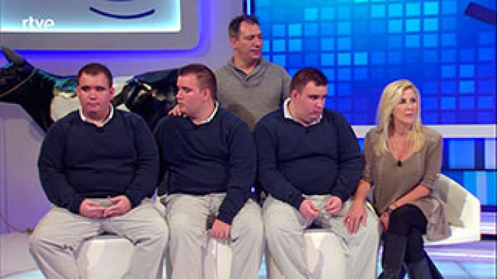  - Una sonrisa de sus trillizos con autismo implica un buen día