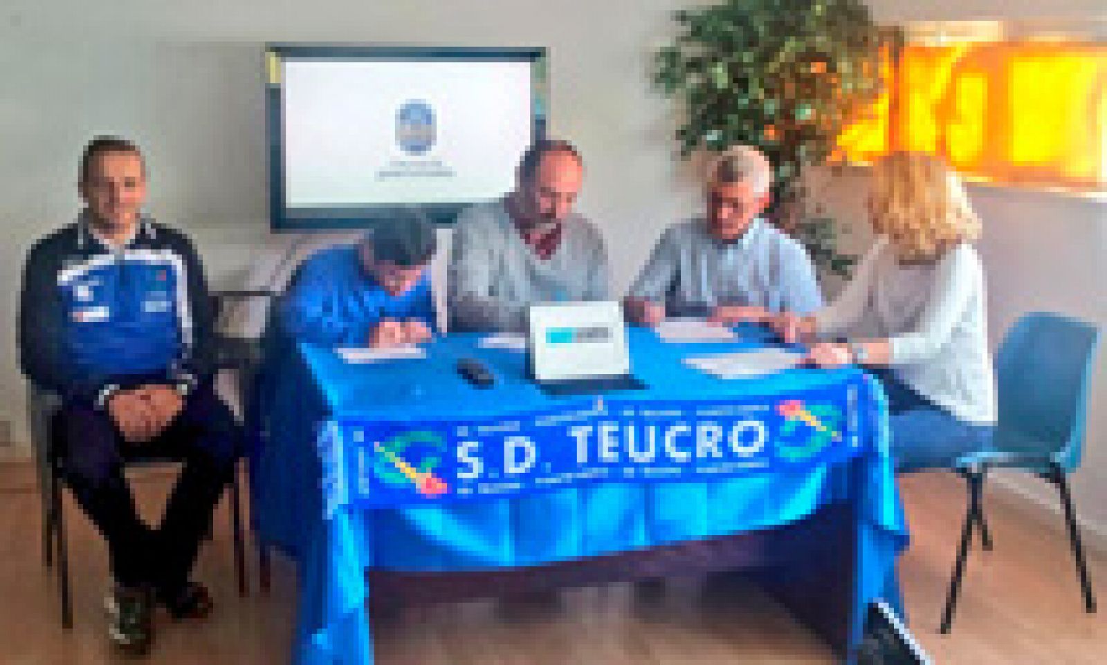 Miguel, fisio del Teucro, rompiendo barreras | Ver