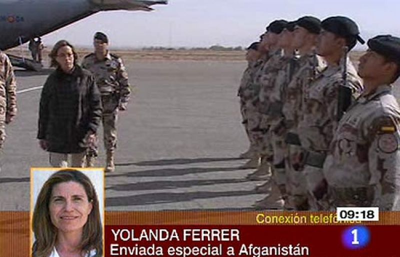 La ministra de Defensa, Carme Chacón, ha llegado a la base de Herat en Afganistán para encargarse de la repatriación de los dos  militares fallecidos en un atentado suicida y para interesarse por la salud de los cuatro heridos en el mismo ataque.