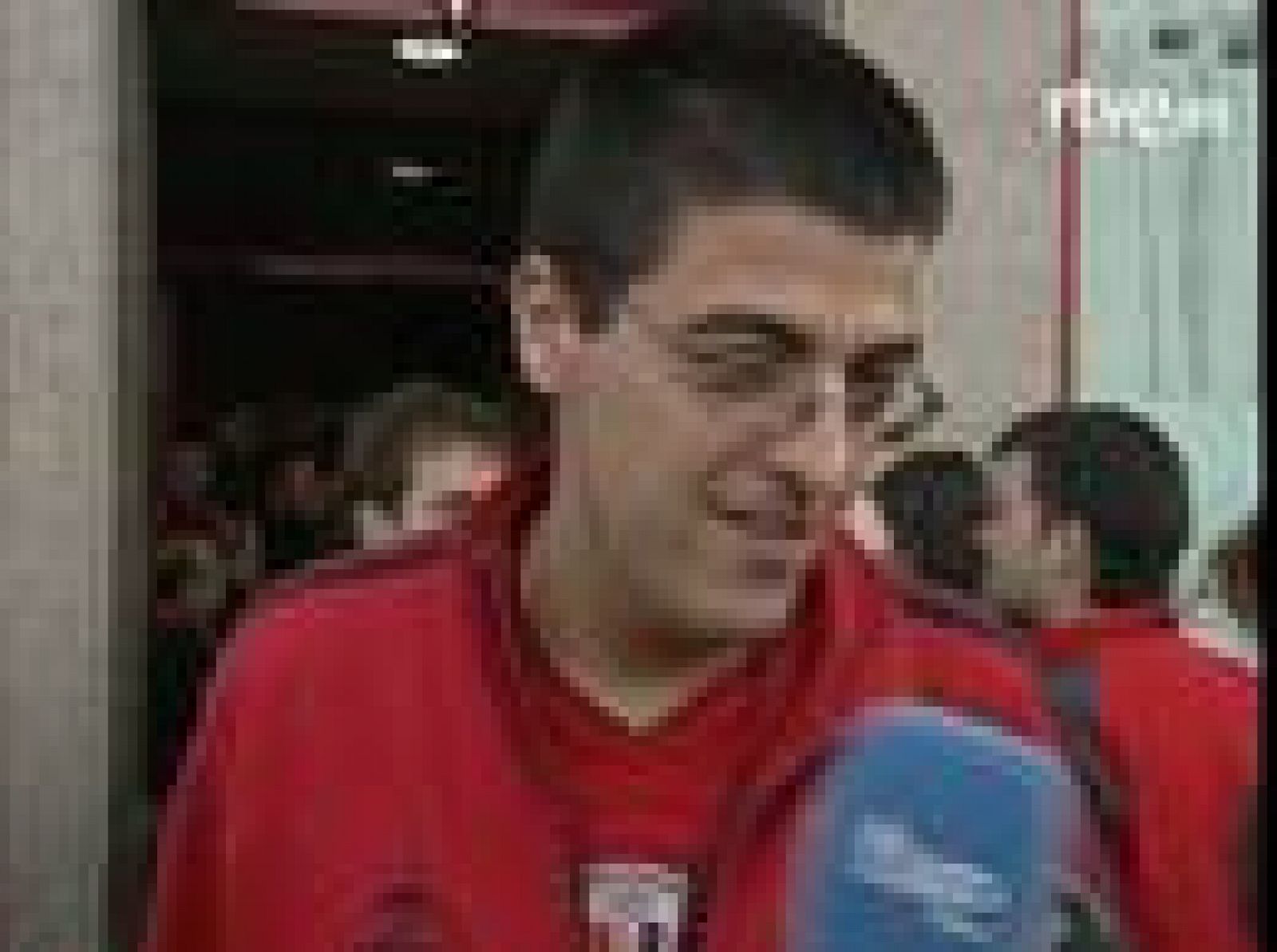 Los aficionados del Osasuna están convencidos en que su equipo se va a salvar a pesar de no haber ganado todavía ningún partido en Liga.