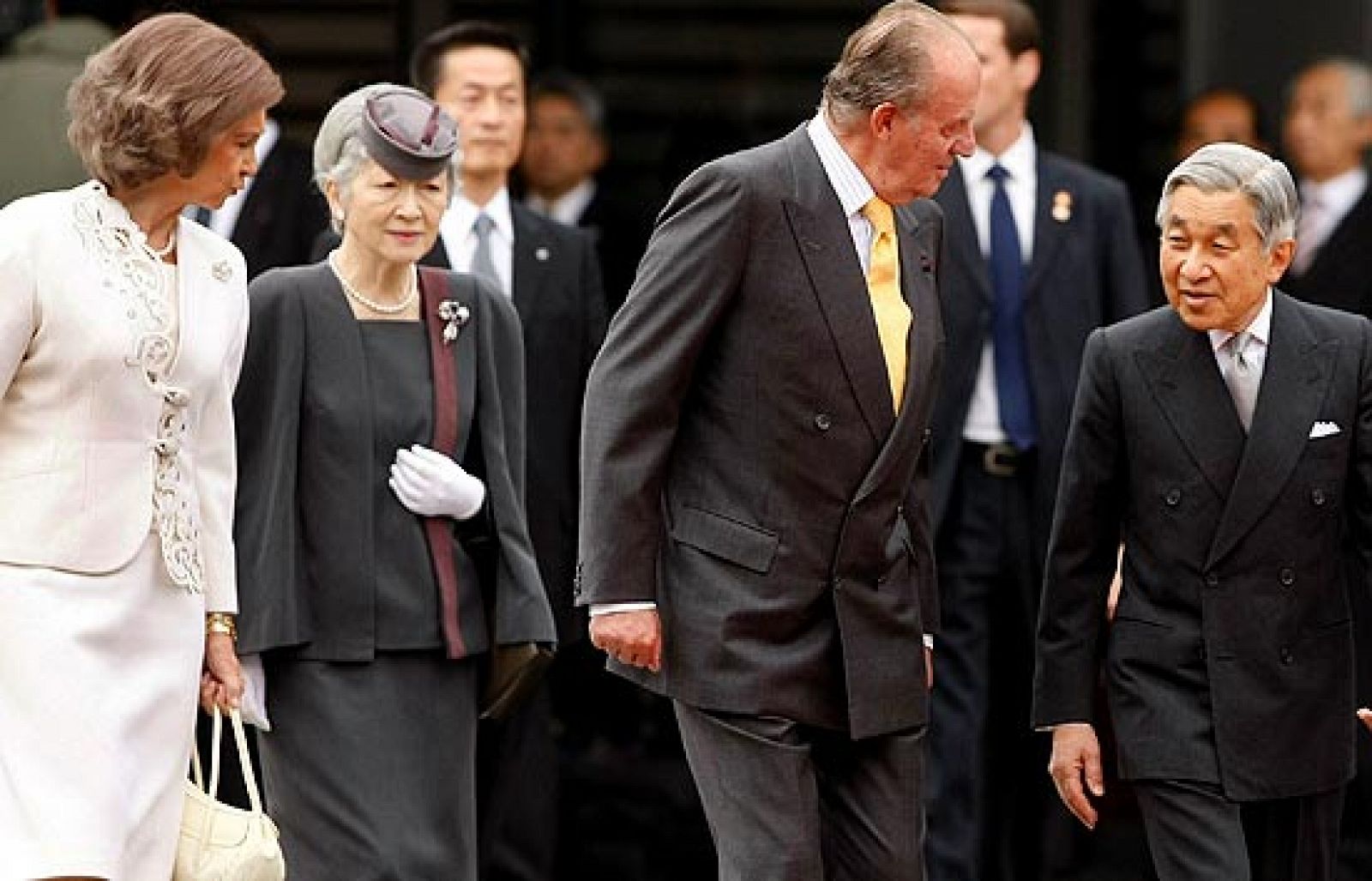 Los Reyes son recibidos por los emperadores de Japón