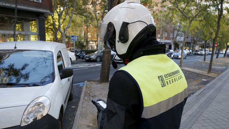 Madrid aplica por primera vez restricciones en el aparcamiento por la contaminación