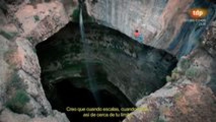 Evasión - Escalada Cascada Baatara. David Lama