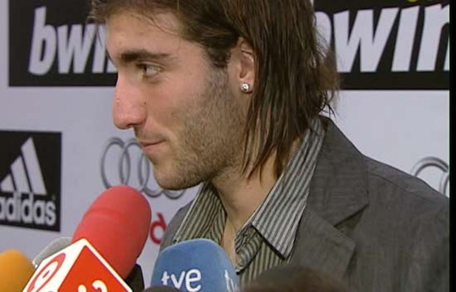 Bernd Schuster, 'Pipita' Higuaín y Fernando Sanz comparecen ante los medios tras el encuentro ganado por los blancos por 4 a 3.