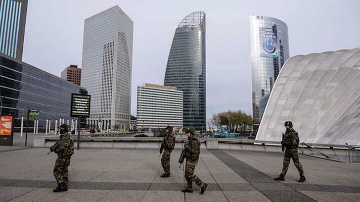 Telediario 1 - Aparente normalidad en las calles de Paris entre grandes medidas de seguridad