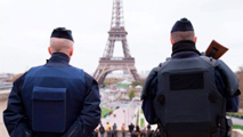 Atentado en París: Hollande dice que es "un acto de guerra" del Estado Islámico
