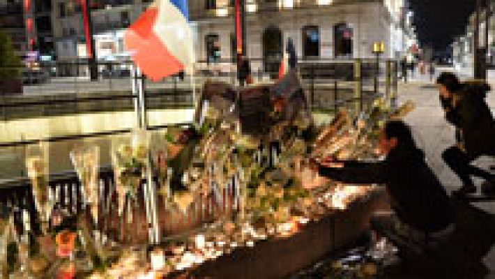 Telediario 1 - Telediario 2 en 4' - 14/11/15