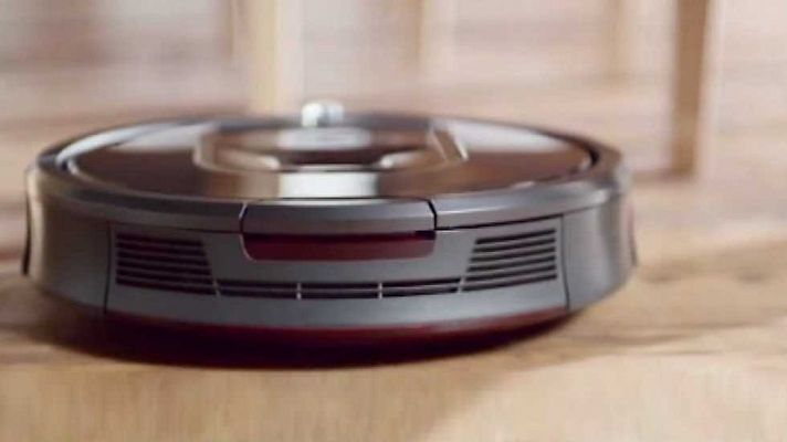 Roomba de iRobot, Premios ADSLZone y Theo Jansen