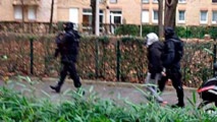 Más de 20 detenidos y numerosas armas incautadas en Francia tras los atentados