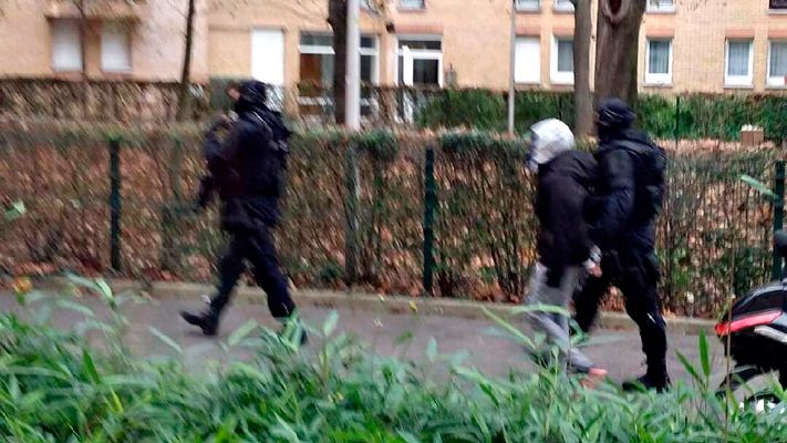 Telediario 1 - Más de 20 detenidos y numerosas armas incautadas en Francia tras los atentados