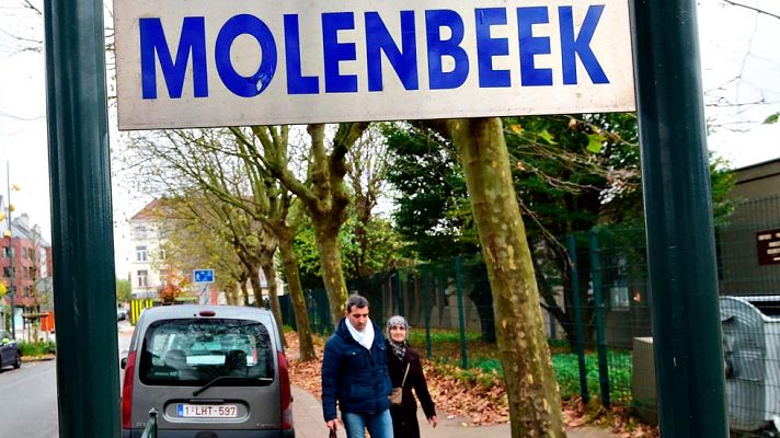Telediario 1 - La masacre se habría preparado en Molenbeek, un barrio de Bruselas donde residen "radicales fichados"