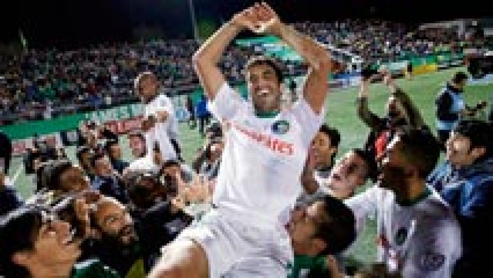 Raúl ha jugado este domingo su último partido. Con 38 años, el que fue jugador del Real Madrid durante casi 16 años, se ha despedido del fútbol a lo grande, con una victoria que otorga a su actual equipo, el Cosmos de Nueva York, el campeonato de la Liga Norteamericana de Fútbol.