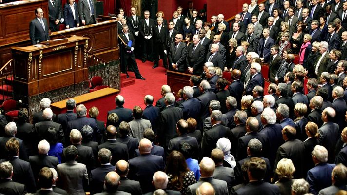 Telediario 1 - Hollande ordena prolongar tres meses el estado de emergencia y advierte a los terroristas: "No habrá tregua"