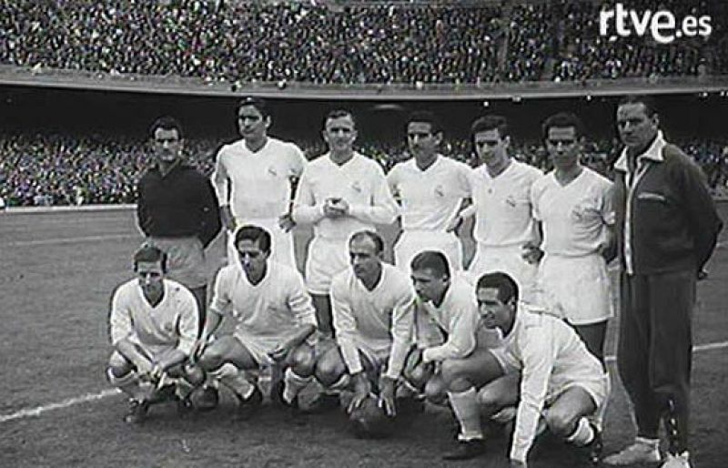Era el año 1958, Gento, Puskas y Di Stéfano lideraban un Madrid que marcaba una época y el NO-DO tomaba buena nota de ello con la retrasmisión del primer partido de liga, han pasado ya 50 años de historia futbolística.