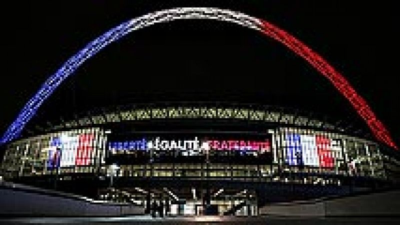 El seleccionador francés, Didier Deschamps, ha asegurado que este  martes en el amistoso en Wembley ante Inglaterra representarán a su  "país" y sus "colores" "con más orgullo que nunca", después de que el  pasado viernes París fuese víctima de vario