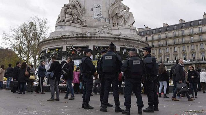 Telediario 1 - Francia despliega a 115.000 efectivos de la policía, la gendarmería y el ejército