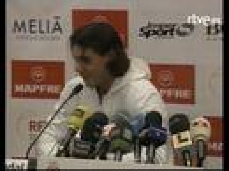 Nadal ha aunnciado en rueda de prensa junto al médico de la Federación Epañola de Tenis, que no acudirá a la cita con la ensaladera en tierras argentinas como consecuencia de la tendiditis en su rodilla derecha.